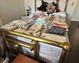 Vintage bedding, Snoopy, Ziggy, Strawberry Shortcake, Rainbow, Benetton and more!
