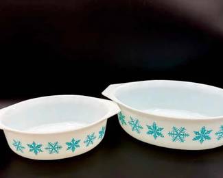 (2) Pyrex Snowflake Dishes
