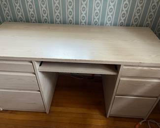 Computer desk with top