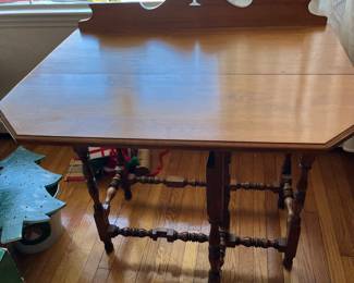 Table with drop leaf solid wood
