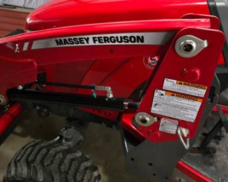 Massey Ferguson GC 1705 tractor sub-compact utility tractor 109 hours