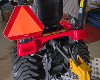 Massey Ferguson GC 1705 tractor sub-compact utility tractor 109 hours