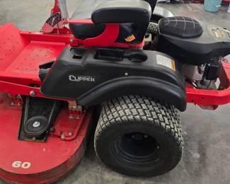 Country Clipper Boulevard 60 inch Zero Turn mower 162 HOURS