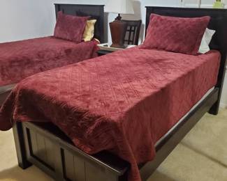 2 twin beds