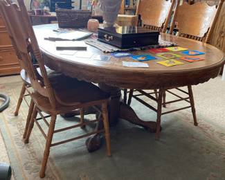 Oak dining table with one leaf, 5 chairs, area rug