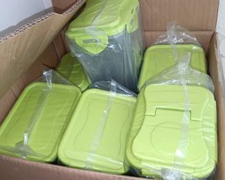 I've never seen so much new Tupperware!