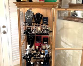 Fine jewelry & handbags. The perfect combination! Dior, Bottega, Leiber, Tom Ford, gold, silver, diamonds!