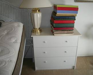 3 DRAWER CHEST, LAMPS, RECORD ALBUMS