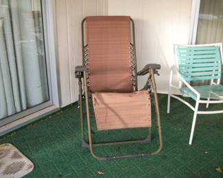 LOUNGE CHAIR, NEEDS WORK