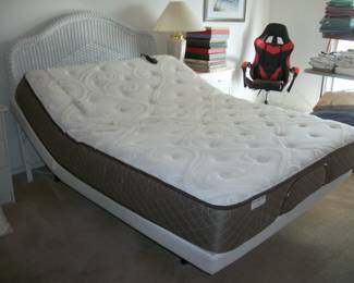 QUEEN ADJUSTABLE BED