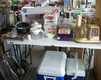 MORE KITCHEN, COOLERS, ROLLING CARTS
