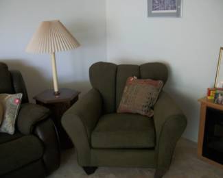CHAIR HAS FOOTSTOOL ALSO