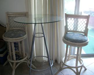 PUB TABLE, 2 BAR STOOLS