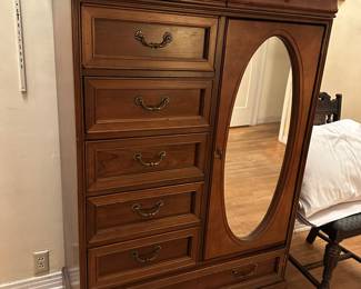 Armoire in excellent shape.