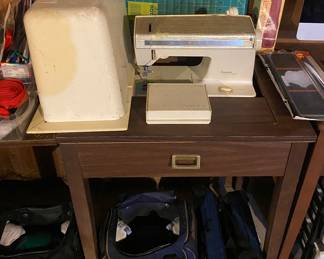 Futura 900 Sewing Machine