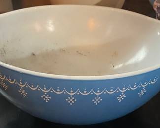 Large Pyrex Bowl