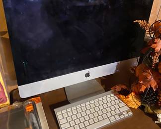 Apple Monitor/Keyboard