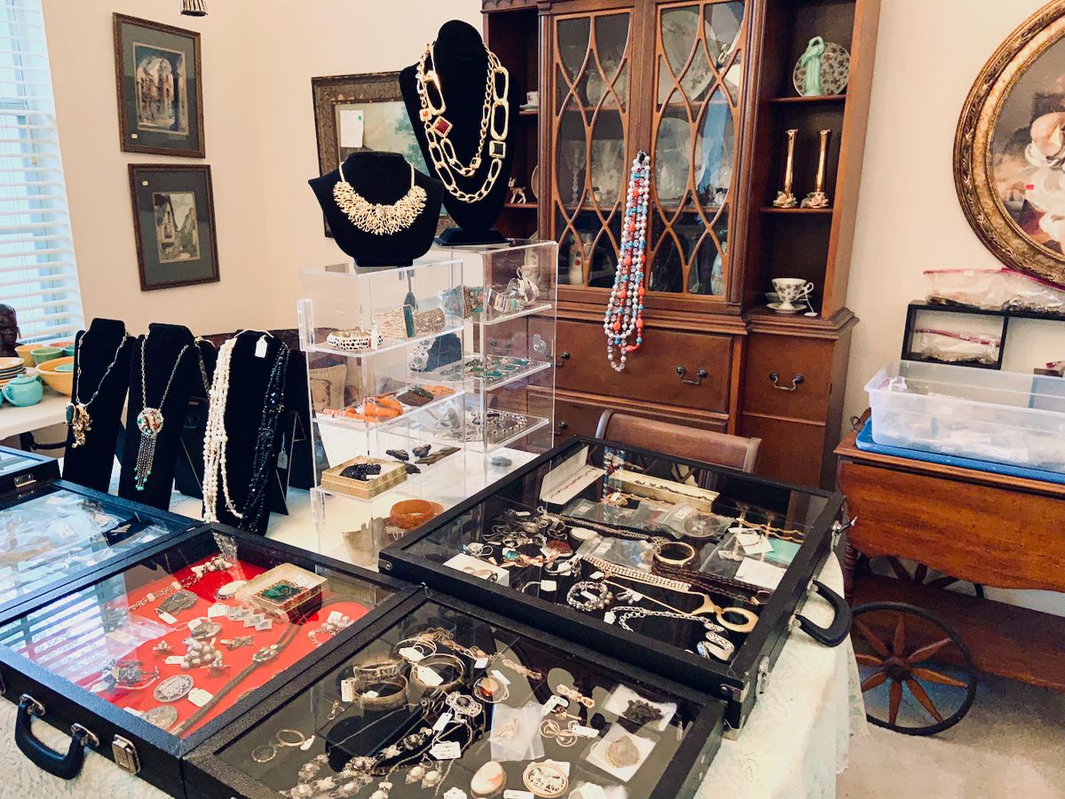 LOTS OF GREAT VINTAGE DESIGNER COSTUME JEWELRY