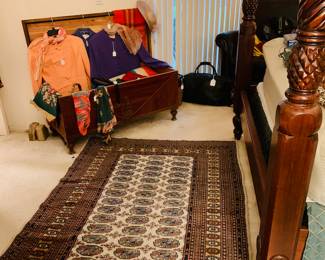 ORIENTAL RUG AND CEDAR LINED CHEST