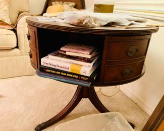 VINTAGE ROUND TABLE WITH DRAWERS