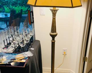 NICE FLOOR LAMPS AND DESK LAMPS