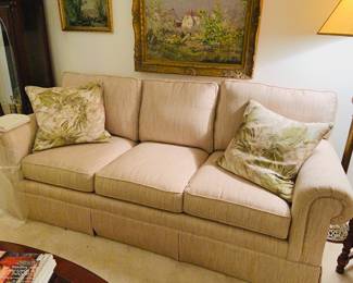 MATCHES LOVE SEAT.