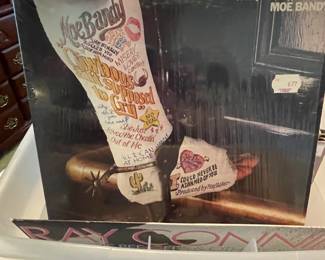 OVER 400 VINYL RECORDS & CASSETTES FROM 1950-2014 