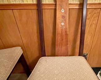 Vintage Bassett Furniture Oriental  Dining table with 1 leaf- 6 matching chairs. China Hutch/ bar sold separately 