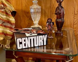Side table (2) with chrystal lamp and wooden african art - CENTURY book 