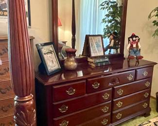 Queen bedroom set - Cherry dresser, 4 Post bed, 2 night stands, Mattress included 