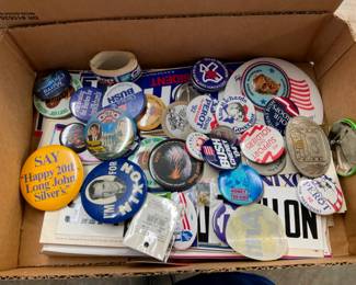 COLLECTION POLITICAL BUTTONS