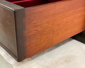 DOVETAILED DRAWERS