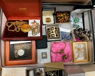 COLLECTION COSTUME JEWELRY