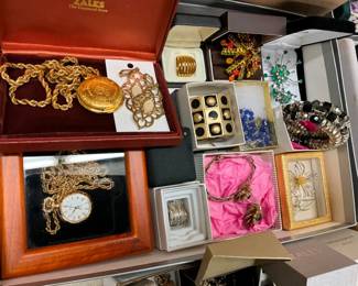POCKET WATCHES, BROOCHES, BRACELETS