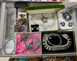 COLLECTION COSTUME JEWELRY