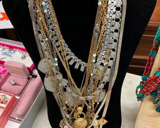COSTUME JEWELRY - NECKLACES