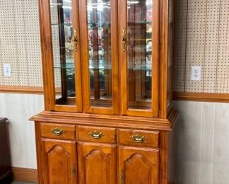 NICE CHINA HUTCH