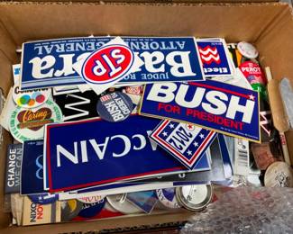 COLLECTION POLITICAL BUTTONS