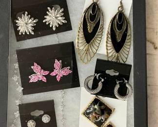 COSTUME JEWELRY - EARINGS
