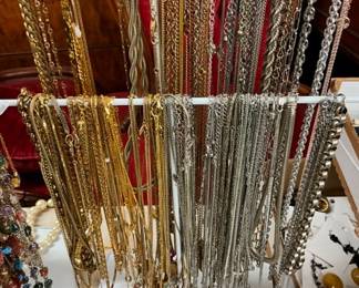 COSTUME JEWELRY - NECKLACES
