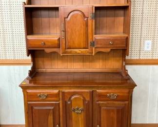 STEPBACK HUTCH