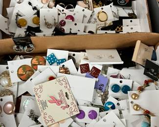 COSTUME JEWELRY BRACELTS