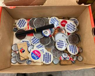 COLLECTION POLITICAL BUTTONS