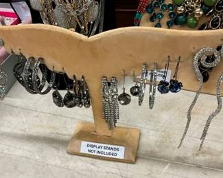 COSTUME JEWELRY - EARINGS