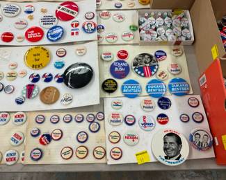 COLLECTION POLITICAL BUTTONS