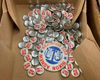 COLLECTION POLITICAL BUTTONS