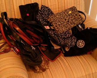 Various brands of purses