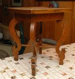VINTAGE GOLDEN OAK SMALL TABLE