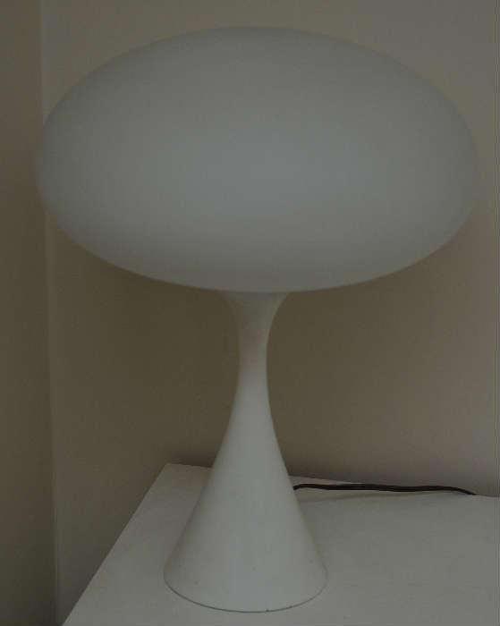 LAUREL TABLR LAMP WITH WHITE BASE