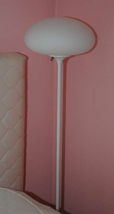 2 LAUREL FLOOR LAMPS WITH WHITE BASES